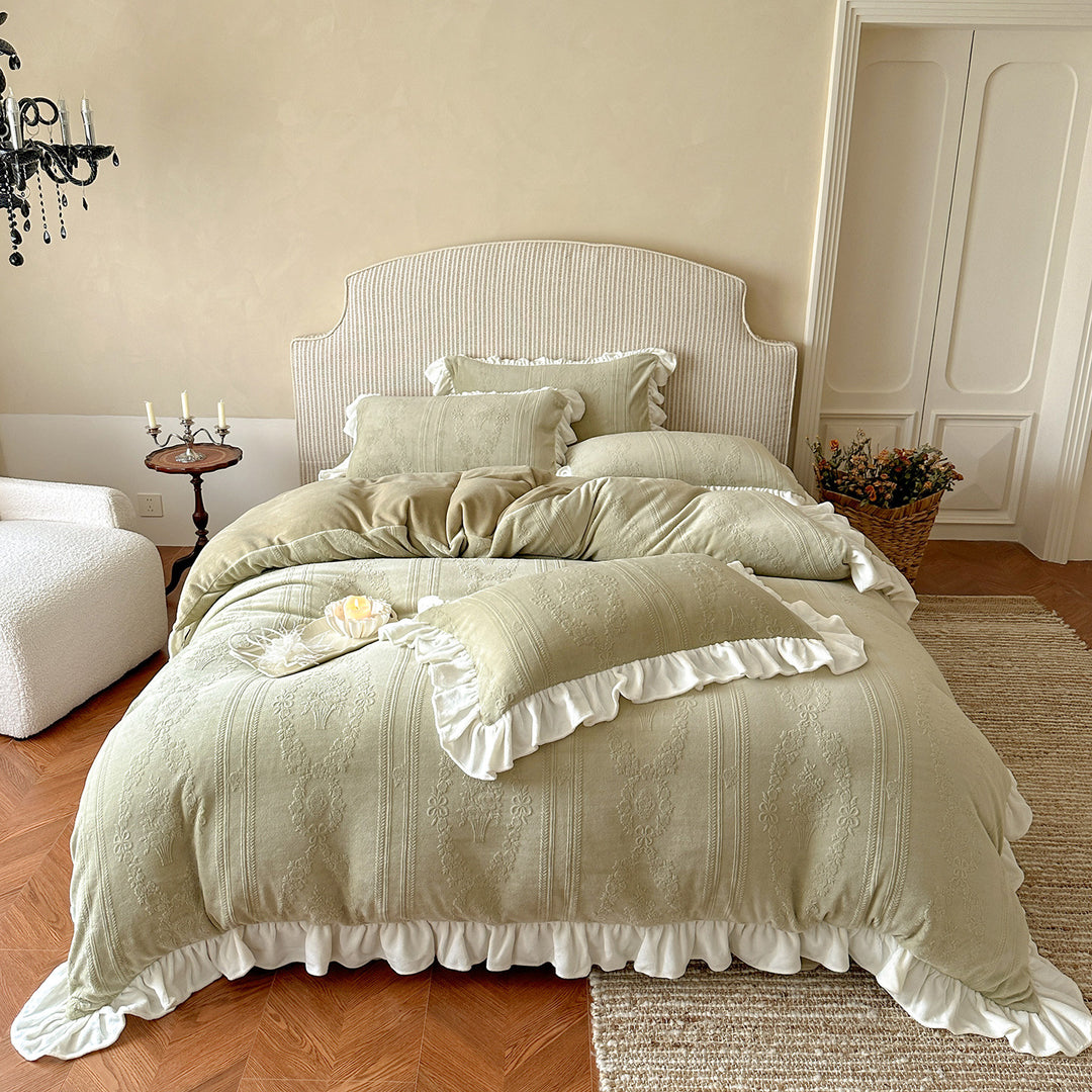 Romantic bedding set with ruffles and jacquard embossing