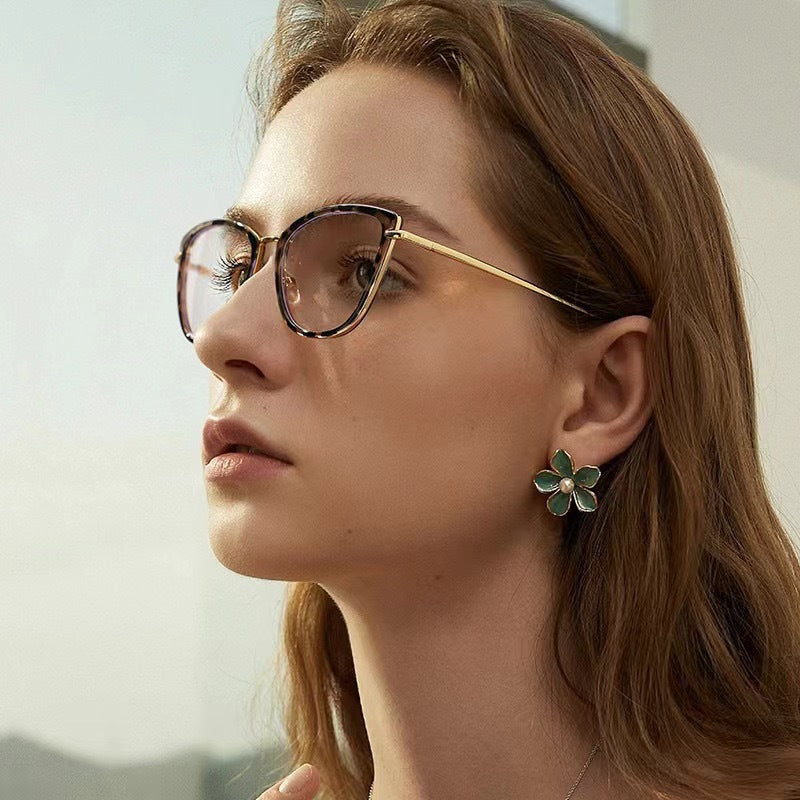 Women's fashionable Cat-Eye sunglasses with UV protection and ergonomic design Stornfield