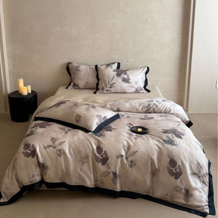 Bedding set made of fine cotton satin with a watercolor flower print and contrast piping