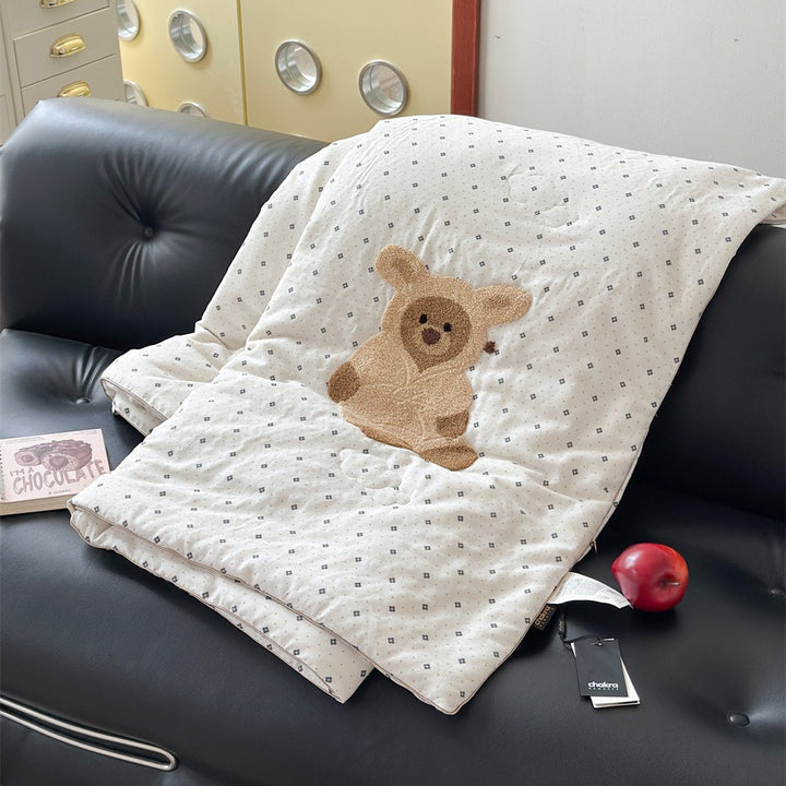 Children's cuddle blanket quilted with 3D teddy appliqué and muslin surface