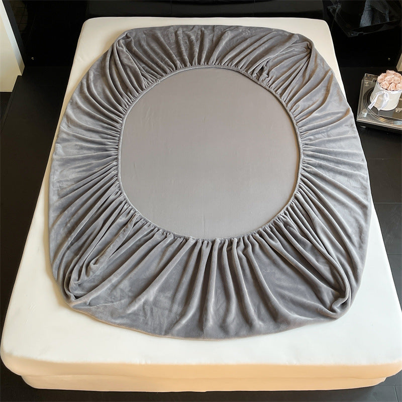 Velvet fitted sheet with extra deep pocket and elastic all-around hem