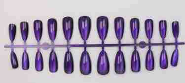 Artificial nail set with shimmering designs Stornfield