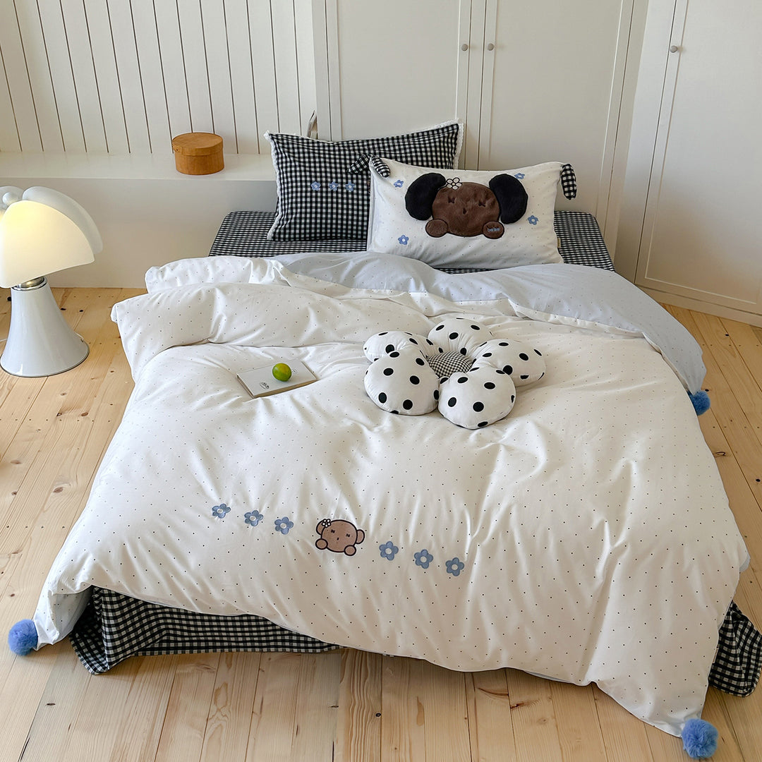 Children's bedding set with embroidered rabbit motif, checkered pillow and pom-pom