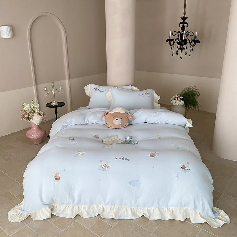 Bedding set in baby motif made of soft cotton blend with ruffle trim
