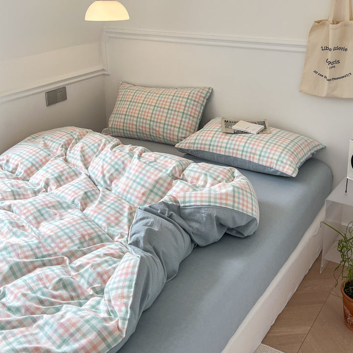 Reversible duvet cover set made of cotton renforce with fine check pattern and extra soft jersey fitted sheet