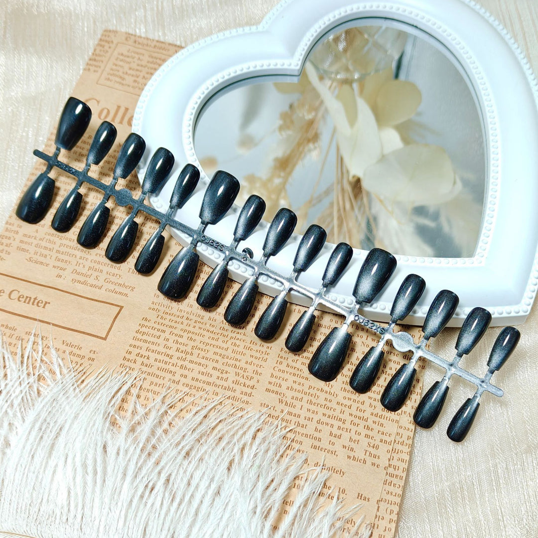 Elegant Art Nails with Shimmering Finish Stornfield