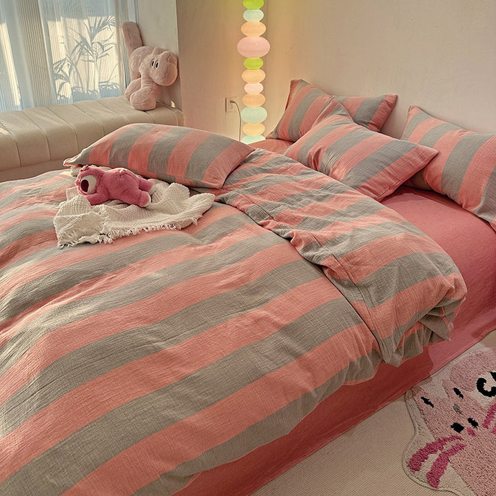 Linen look bedding set with wide stripes