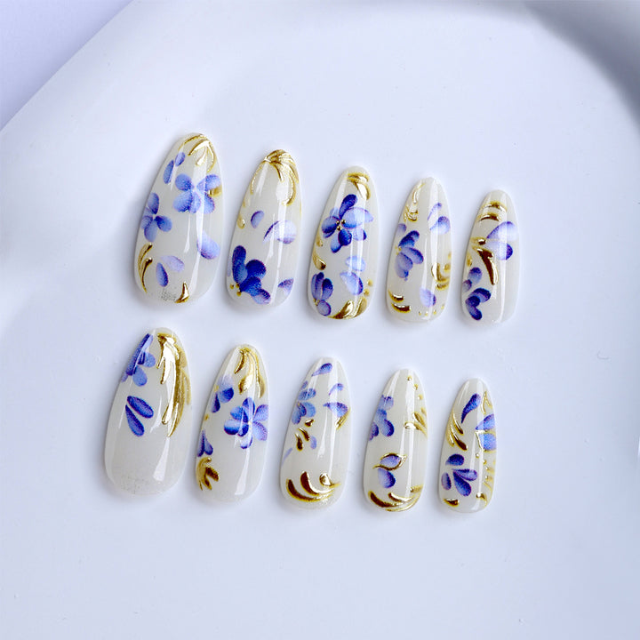 Artificial nails with exquisite floral and gold accents Stornfield