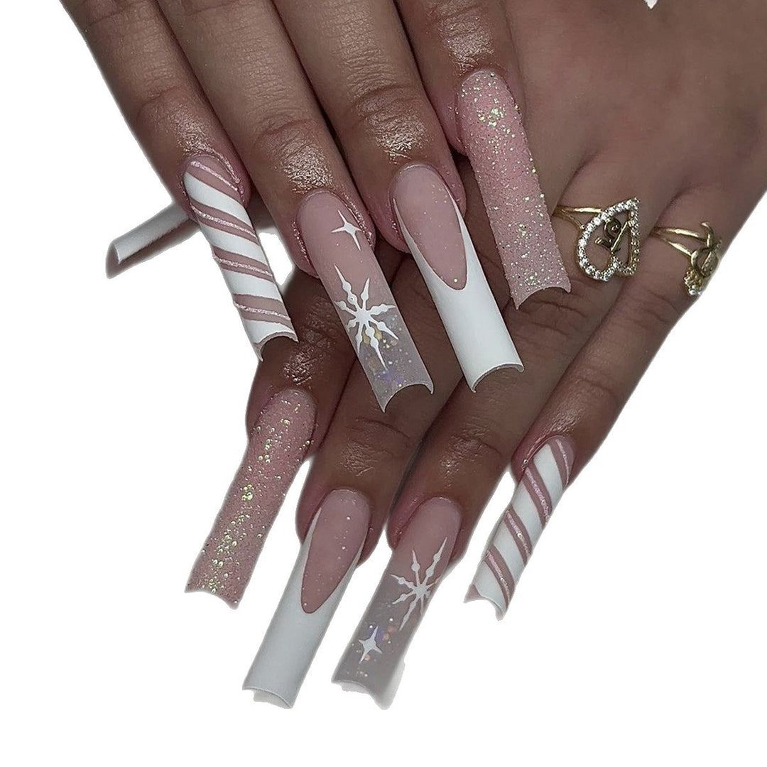 Creative Nail Art Set with Festive Candy Cane Design and Glittering Accents Stornfield