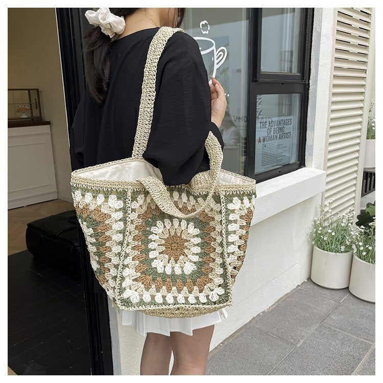 Beach bag made of hand-woven natural material with a square pattern Stornfield