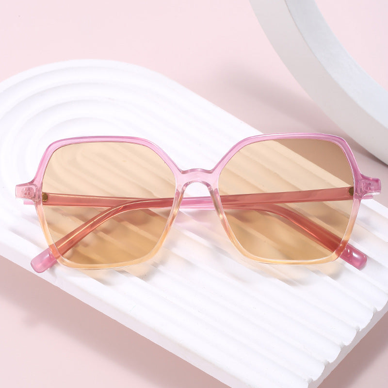 Women's oversized sunglasses in fascinating design Stornfield