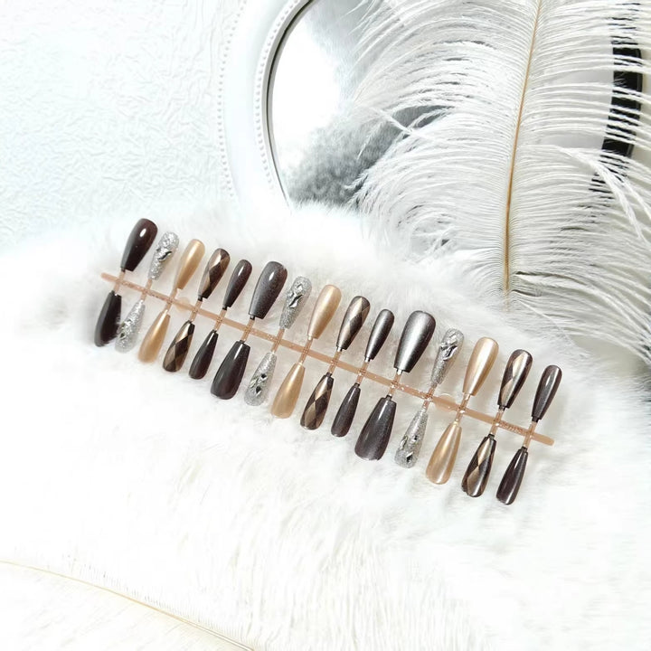 Artifical nails in elegant metallic look Stornfield