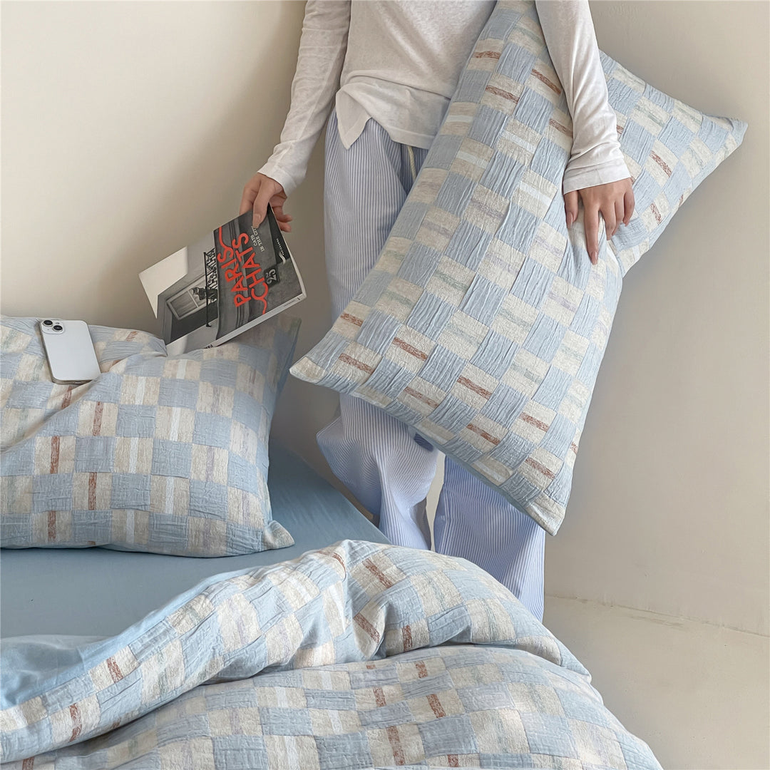 Duvet cover set made of cotton percale with woven checkerboard effect and reversible design