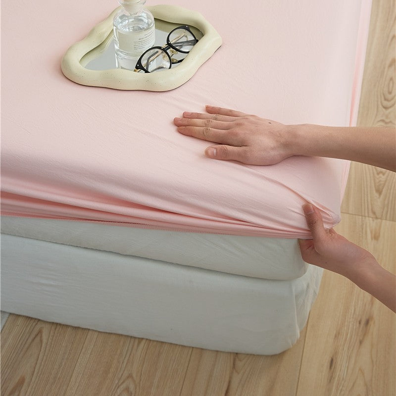 Elastic fitted sheet made of cotton jersey with extra deep pocket and all-around elastic