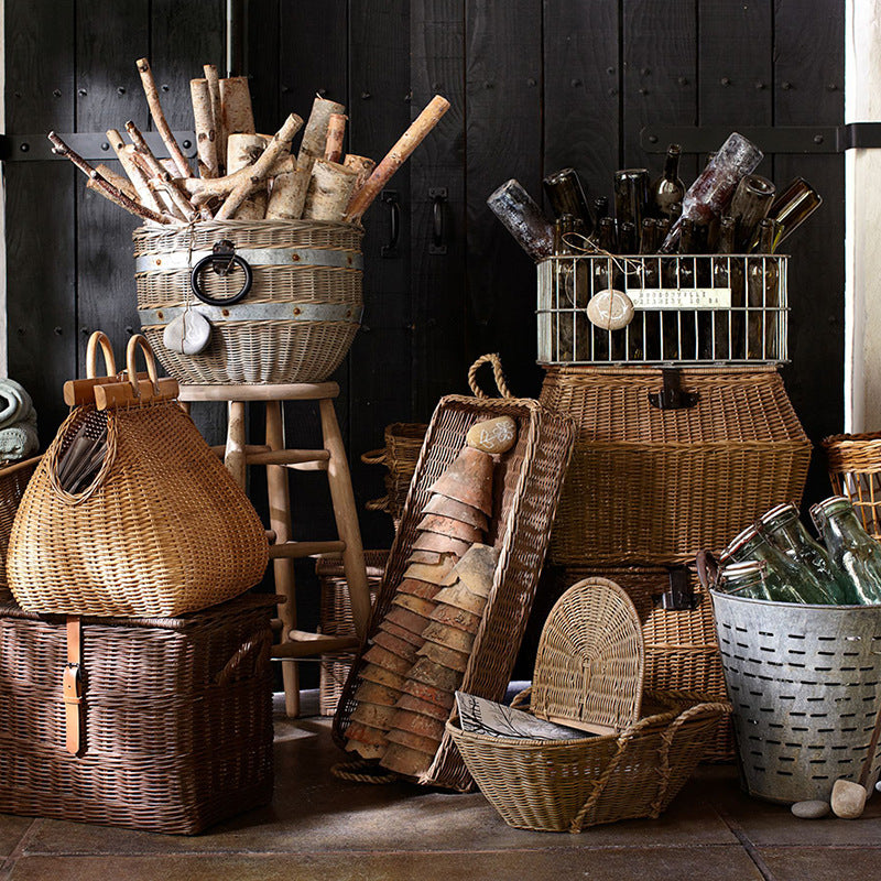 Practical storage basket with lid made of woven natural material Stornfield