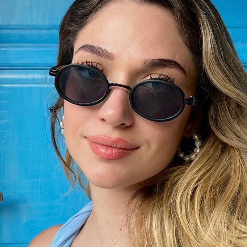 Women's round sunglasses with lightweight lenses and gold accents Stornfield