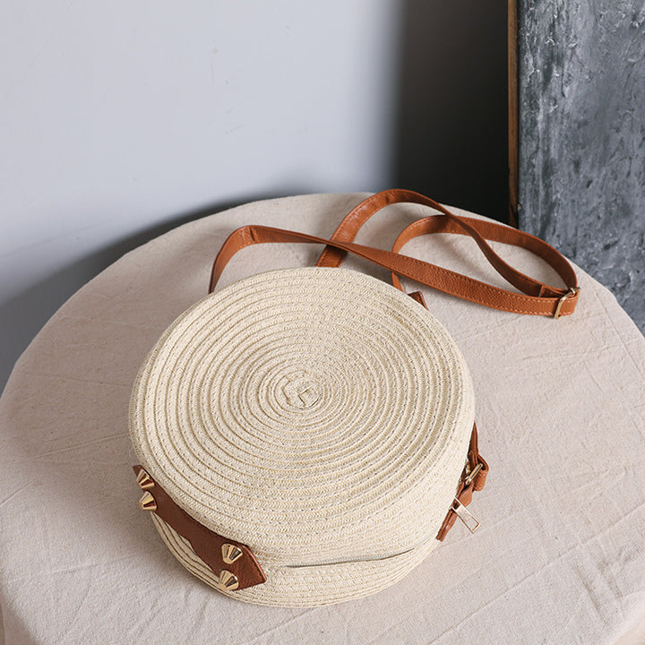 Round shoulder bag made of natural material with stylish accents Stornfield