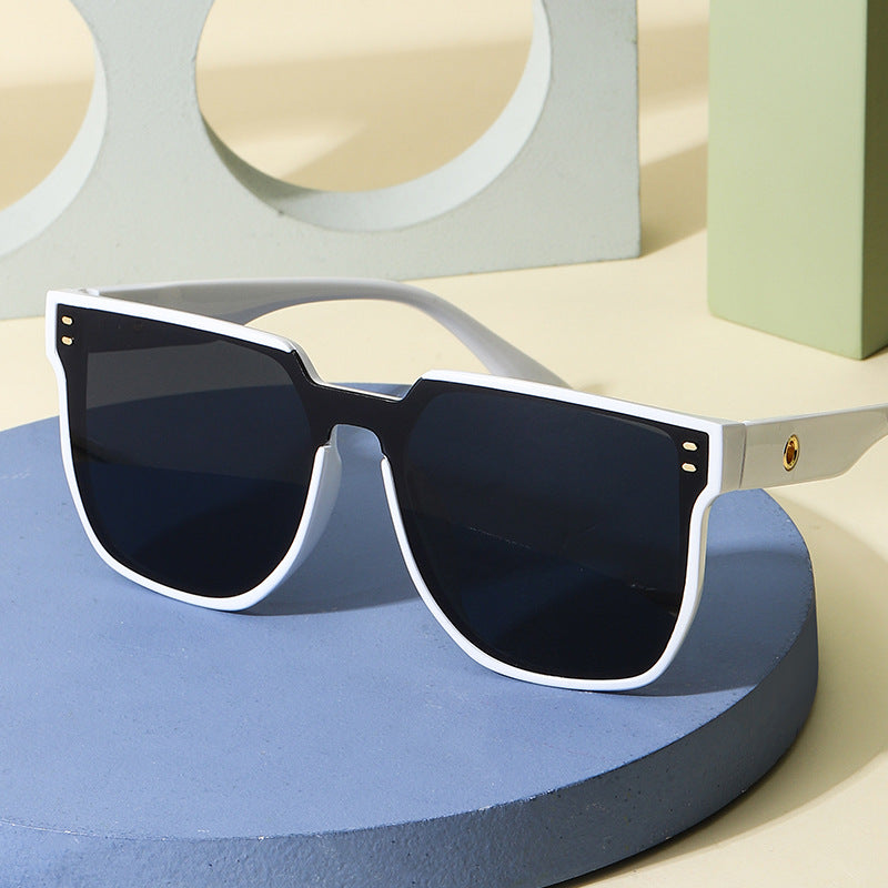 Women Fashionable Oversized Sunglasses with Distinctive Design Stornfield