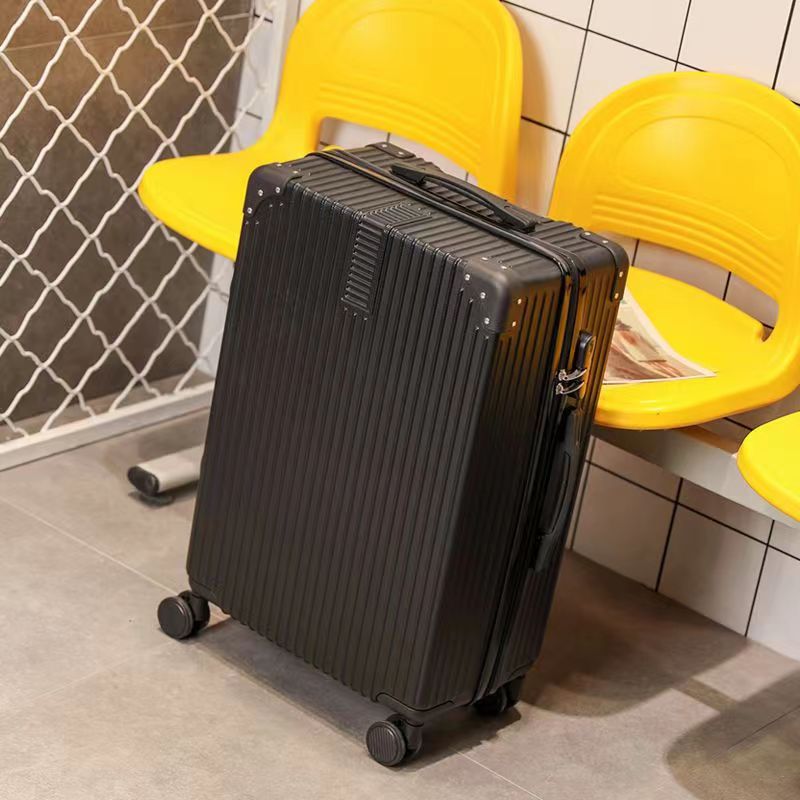 Premium Multi-Directional Wheeled Suitcase Stornfield