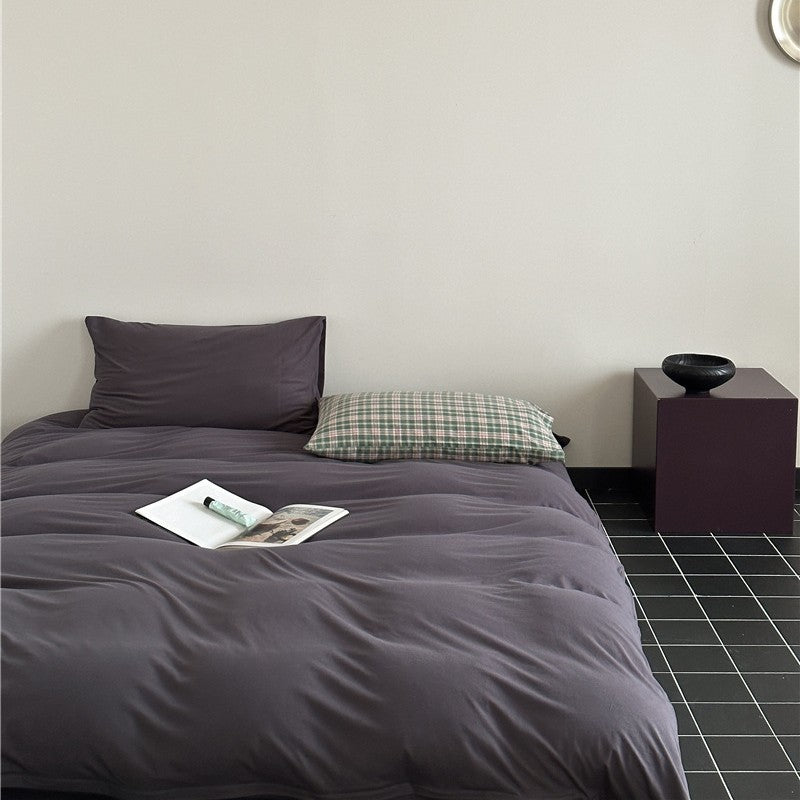 Minimalist Mako satin bedding set with extra-soft surface and easy-care weaving