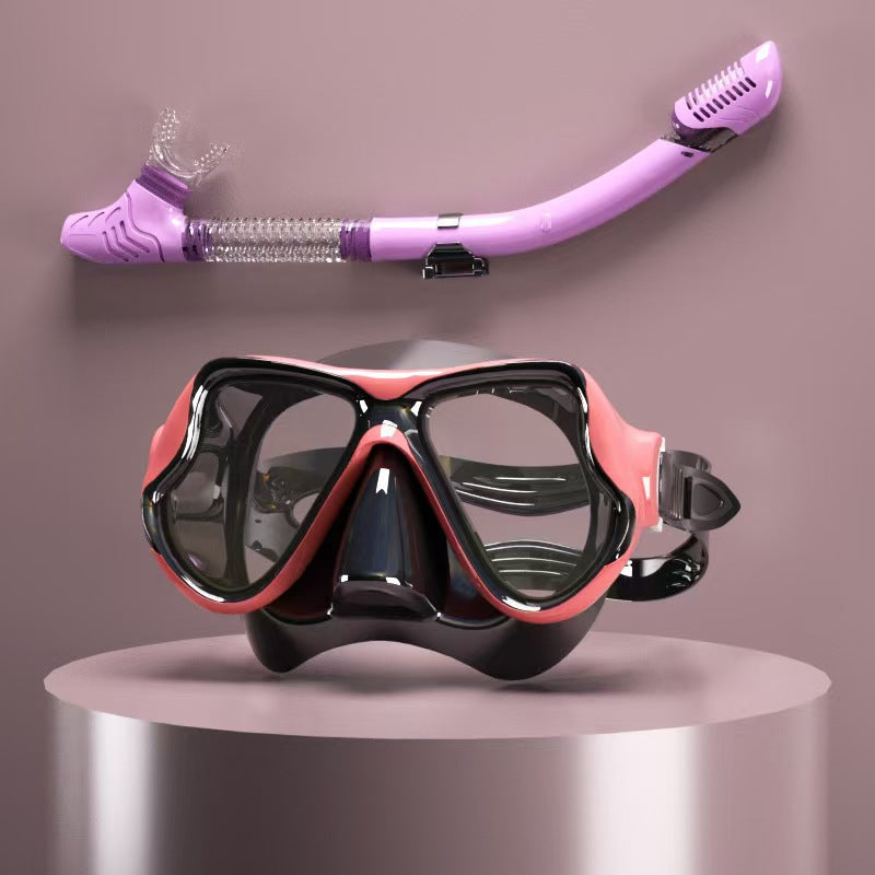 Diving mask with ergonomic design and a flexible snorkel Stornfield