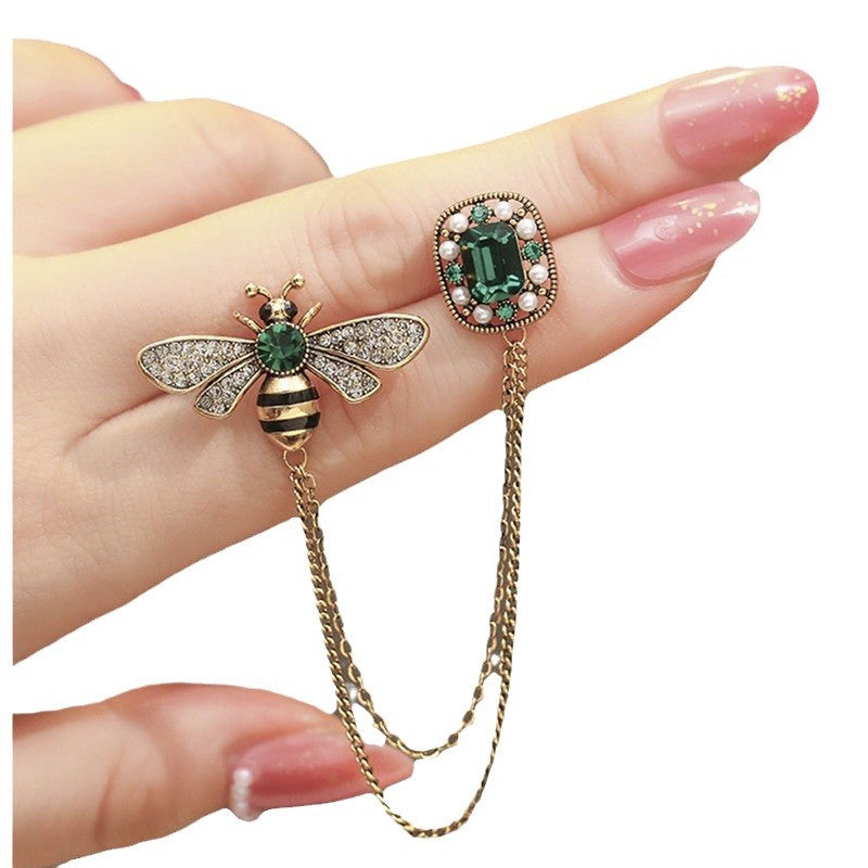 Elegant Bee-Inspired Brooch Stornfield