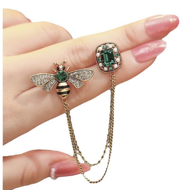 Elegant Bee-Inspired Brooch Stornfield