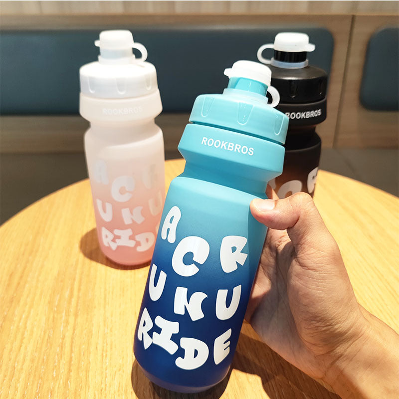 Women's sporty water bottle with flexible leak protection technology Stornfield