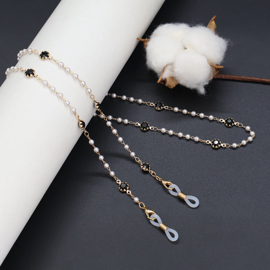 Elegant Pearl and Crystal Eyewear Chain Stornfield