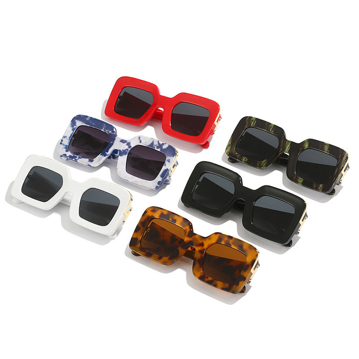Women square sunglasses with luxurious design and golden accents Stornfield