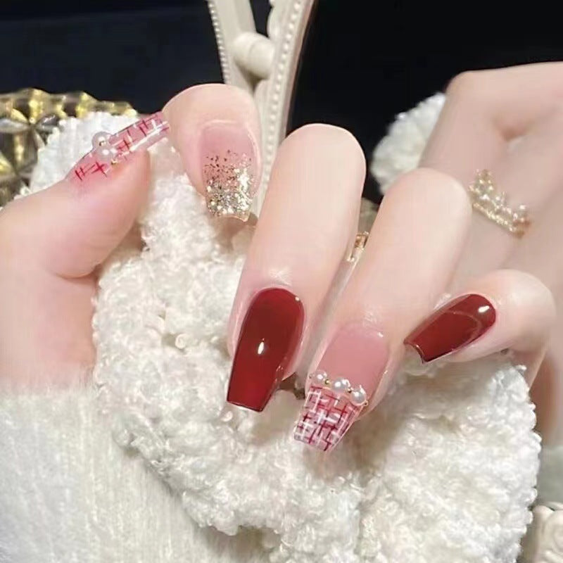 Glamorous artificial nails with delicate flower and glitter effects Stornfield