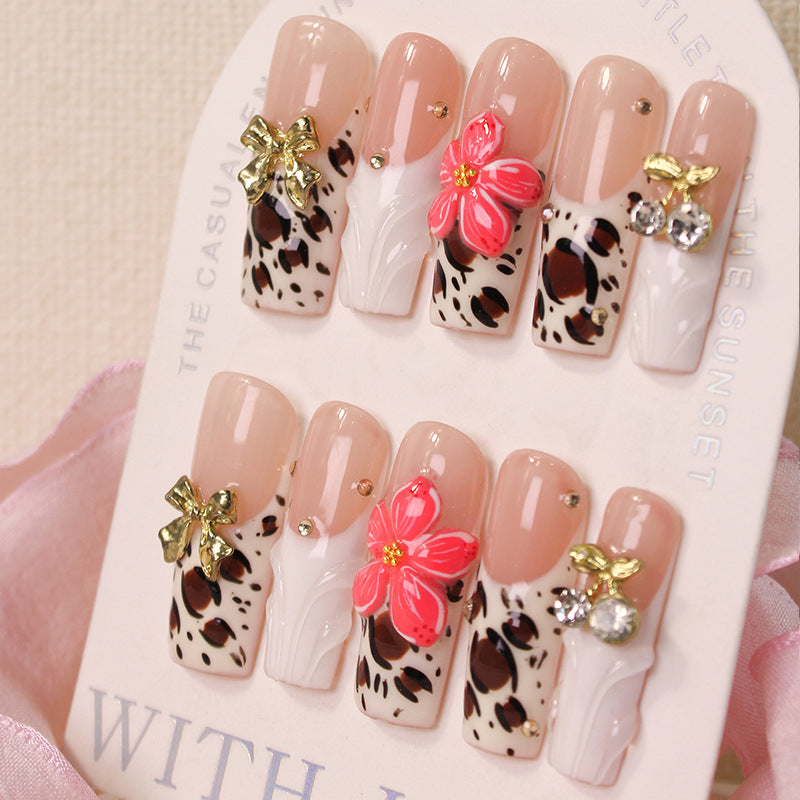 Nail set with elegant leopard and flower embellishments Stornfield