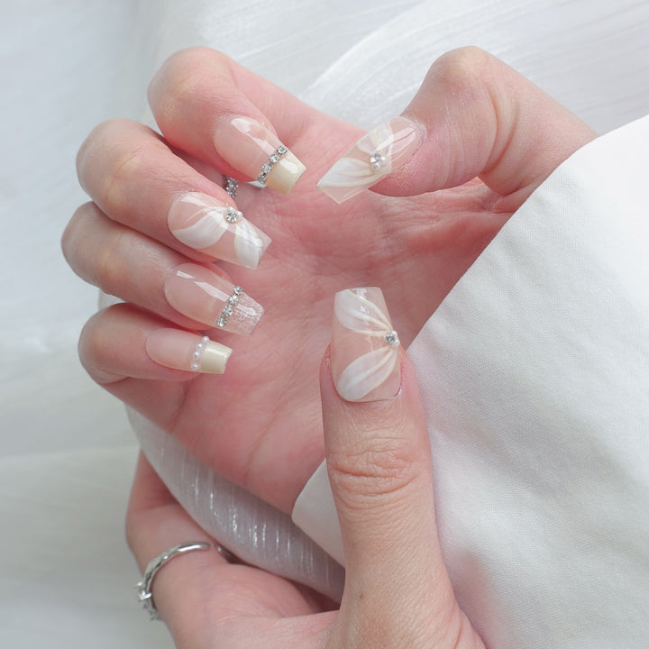 Decorative Press-On Nail Art Set with Floral Accents  1791773215
