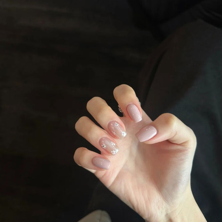 Floral Accent Press-On Nail Art