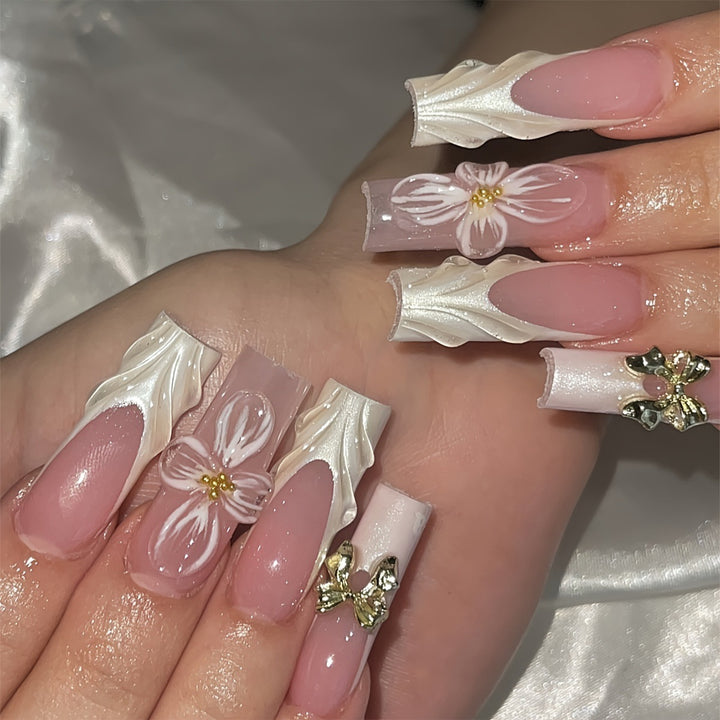 Artificial nail set with floral details Stornfield