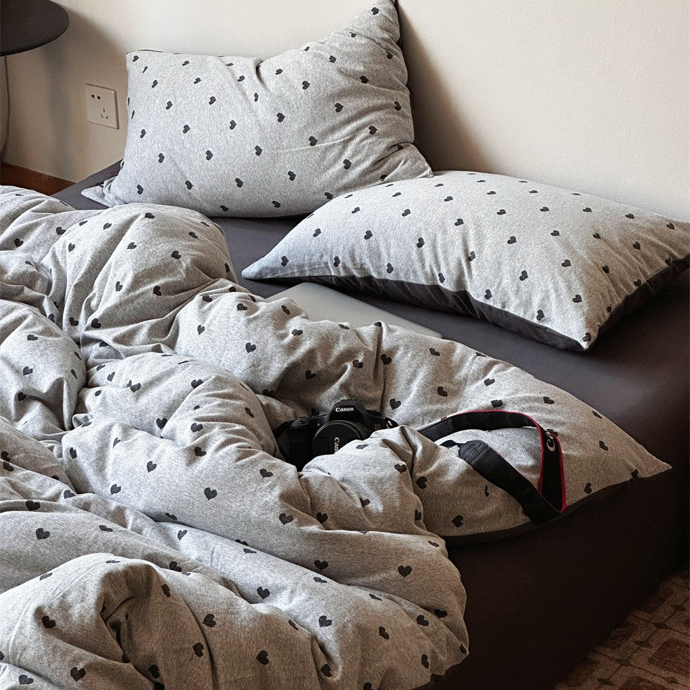 Bedding set made of cotton percale with delicate cherry motif and reversible easy care