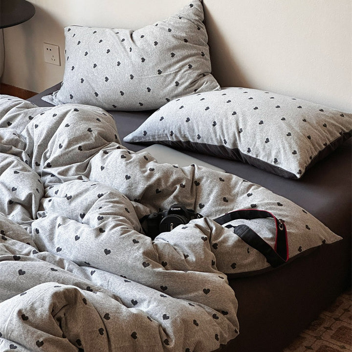 Bedding set made of cotton percale with delicate cherry motif and reversible easy care