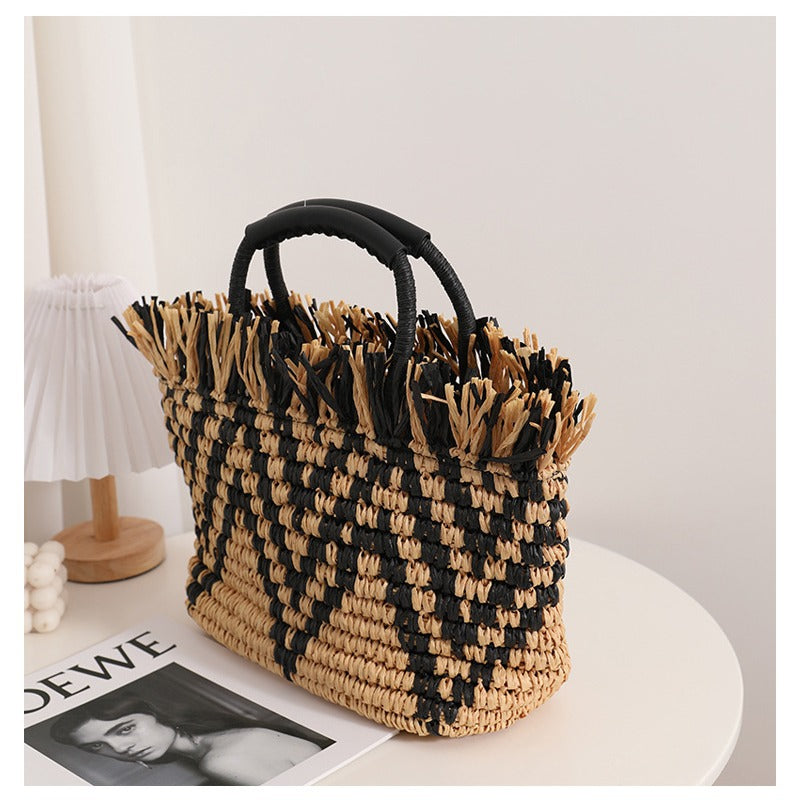 Stylish straw bag with eye-catching pattern Stornfield