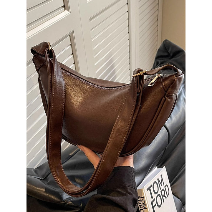 Modern Minimalist Hobo Bag Stornfield