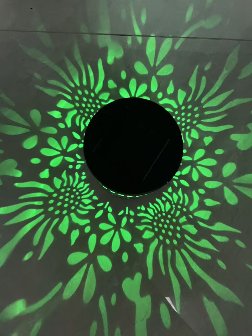Solar Projection Garden Light With Decorative Floral Pattern And Dusk-To-Dawn Sensor Stornfield