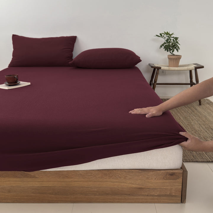 Bedding set made of cotton gauze with throw and pillow covers