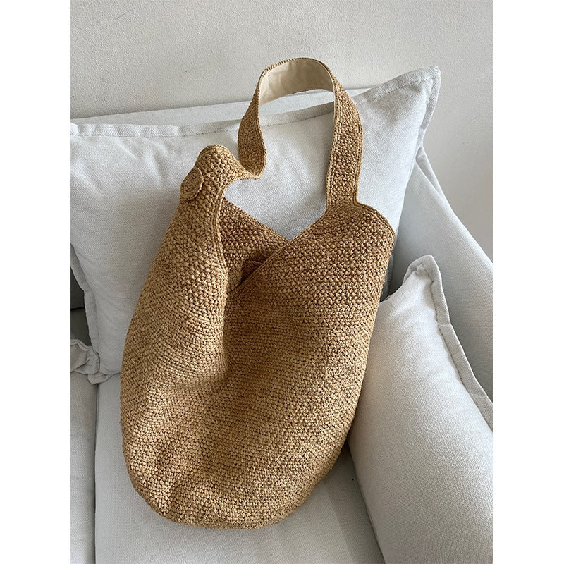 Handcrafted straw bag with geometric pattern Stornfield