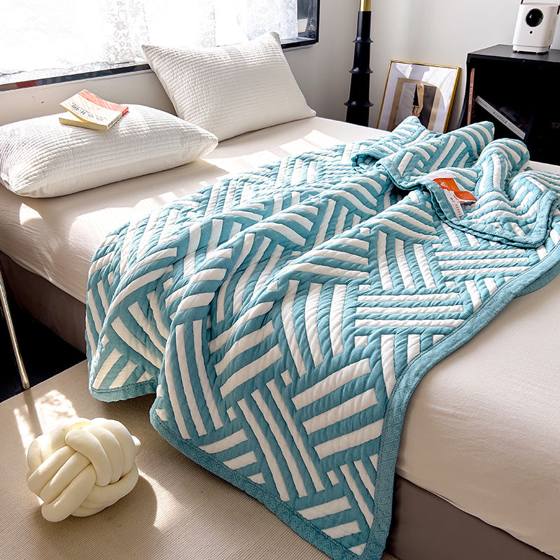 Lightweight Quilted Cotton Coverlet with Matelassé Raised Circle Pattern