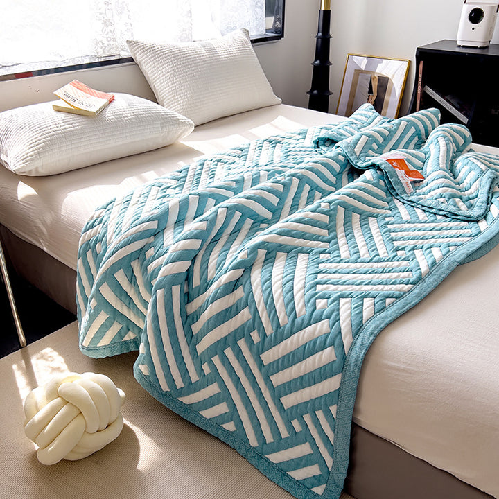 Lightweight Quilted Cotton Coverlet with Matelassé Raised Circle Pattern