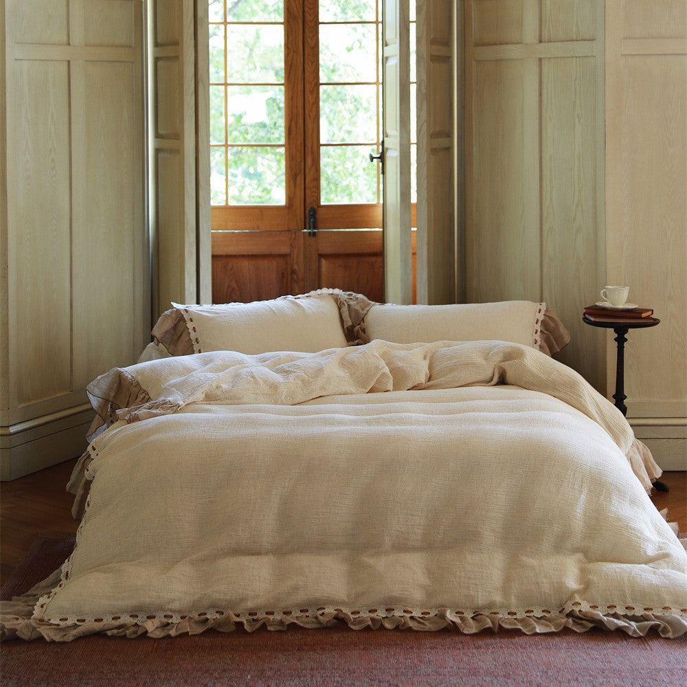 Washed linen duvet cover set with gathered edge and eyelet trim
