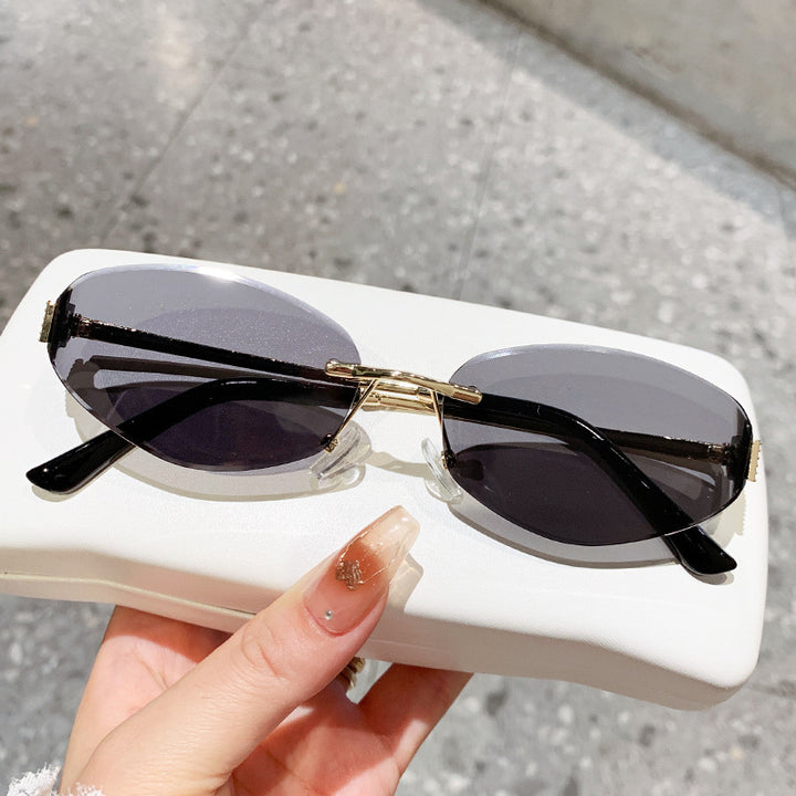 Ladies sunglasses in modern oval design with contrasting frame Stornfield