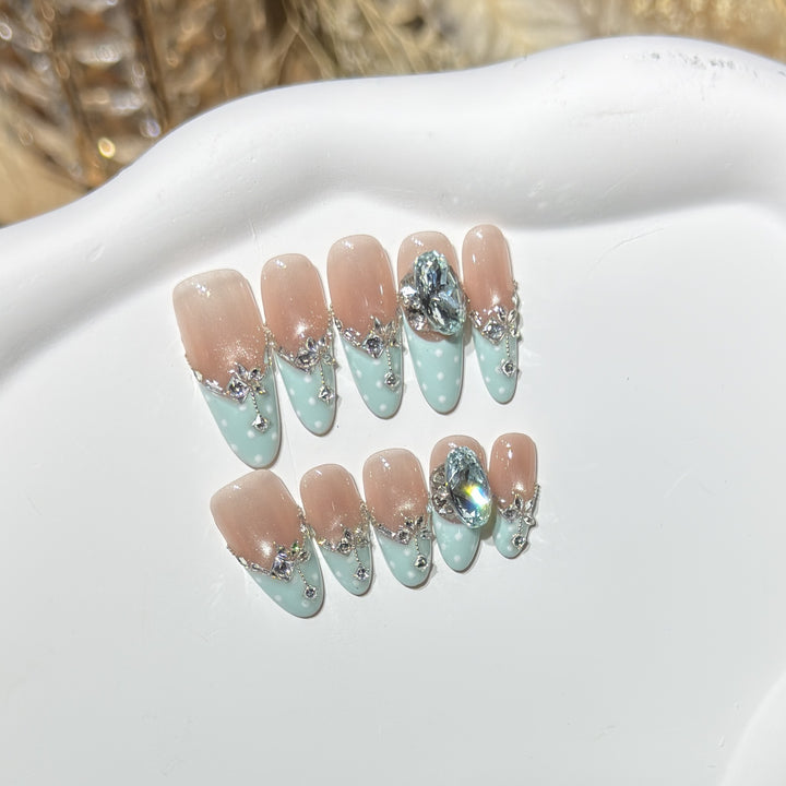 Elegant Decorative Press-On Nail Set with Gemstone Accents Stornfield