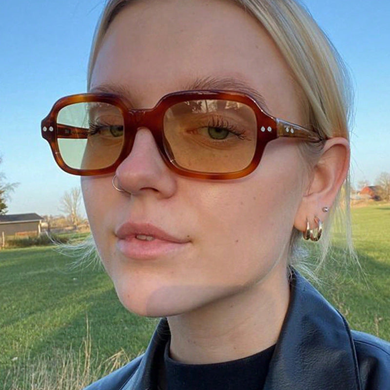 Ladies modern square sunglasses with wide frame and elegant design Stornfield