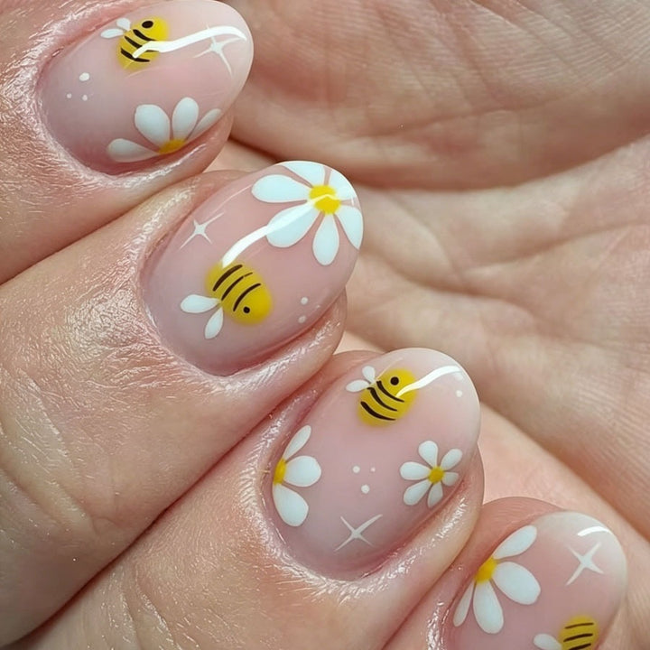 Artificial nail set with playful bee and flower design Stornfield