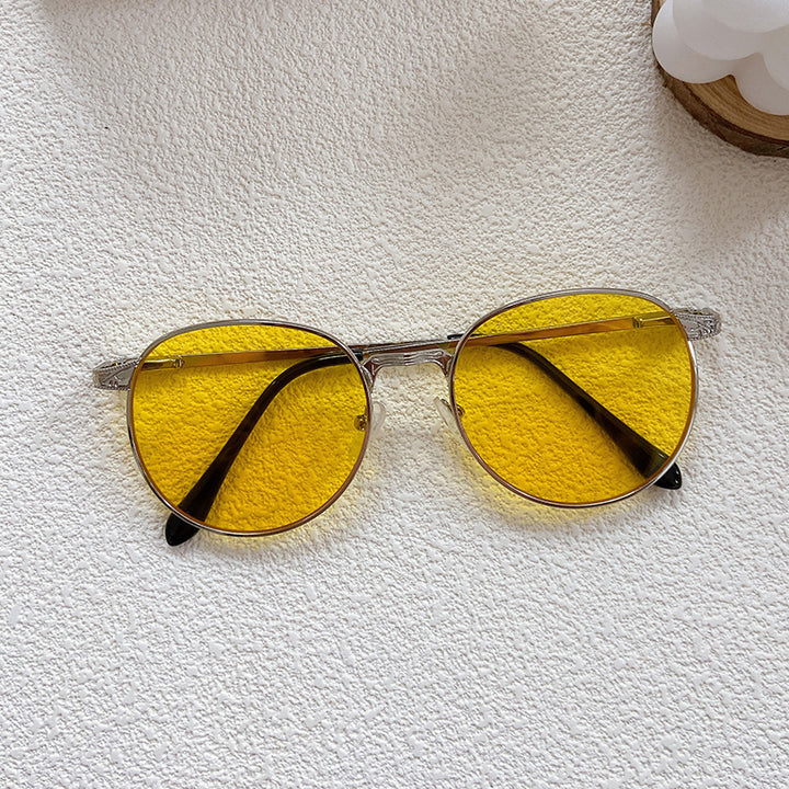 Fashionable sunglasses with round frame and intricate design Stornfield